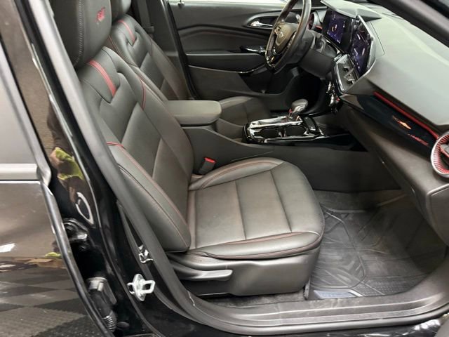 Certified 2025 Chevrolet Trax RS w/ Sunroof Package image 38