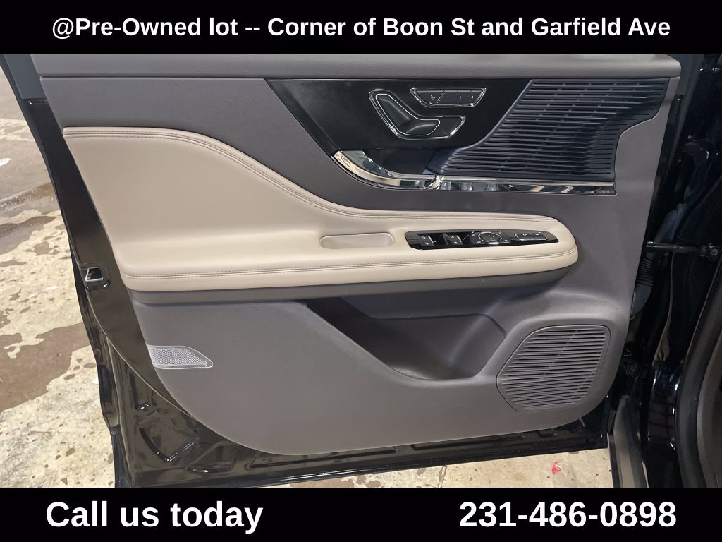 Used 2021 Lincoln Corsair AWD w/ Premium Package image 15