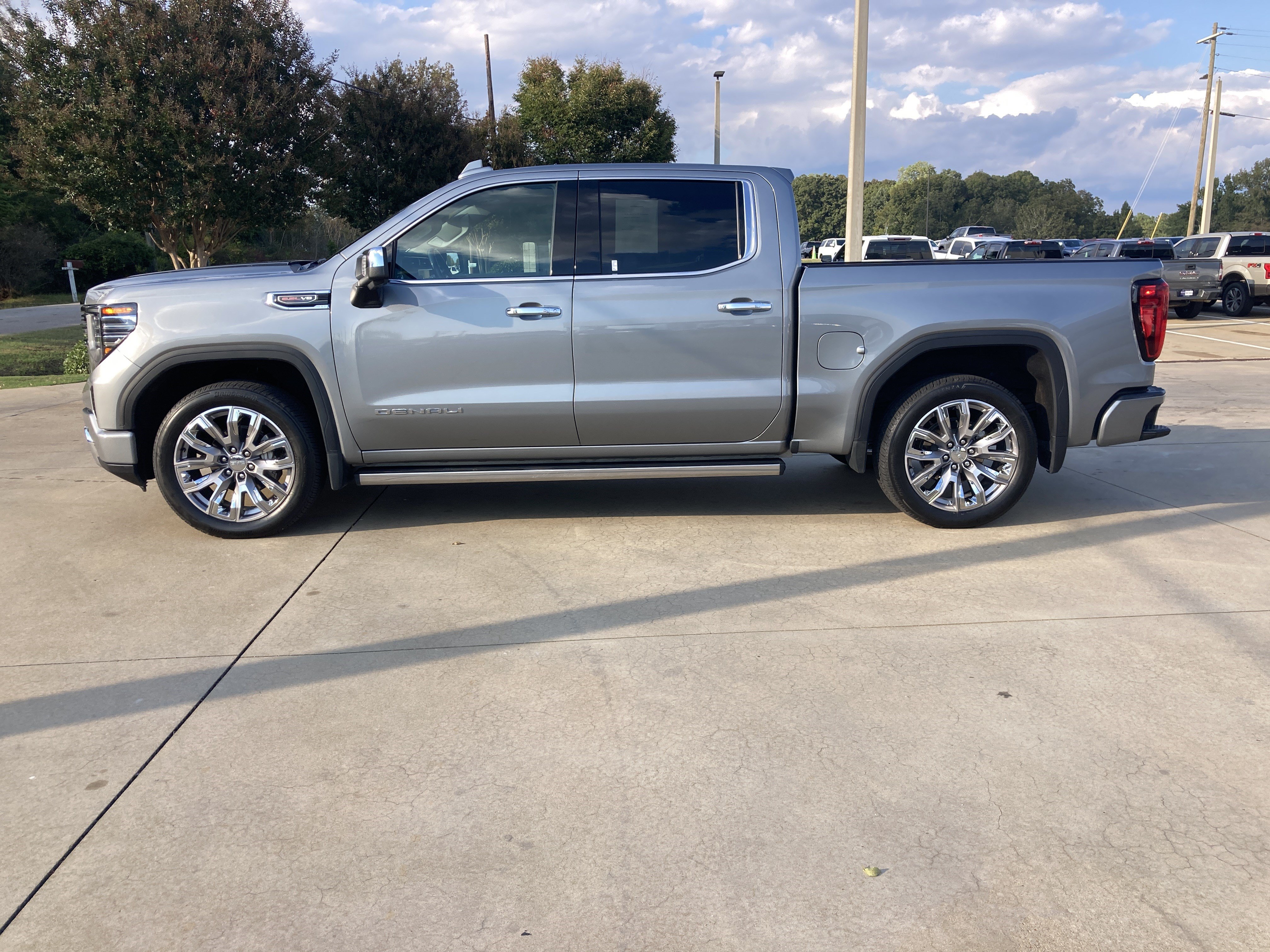 Used 2025 GMC Sierra 1500 Denali AWD/4WD image 9