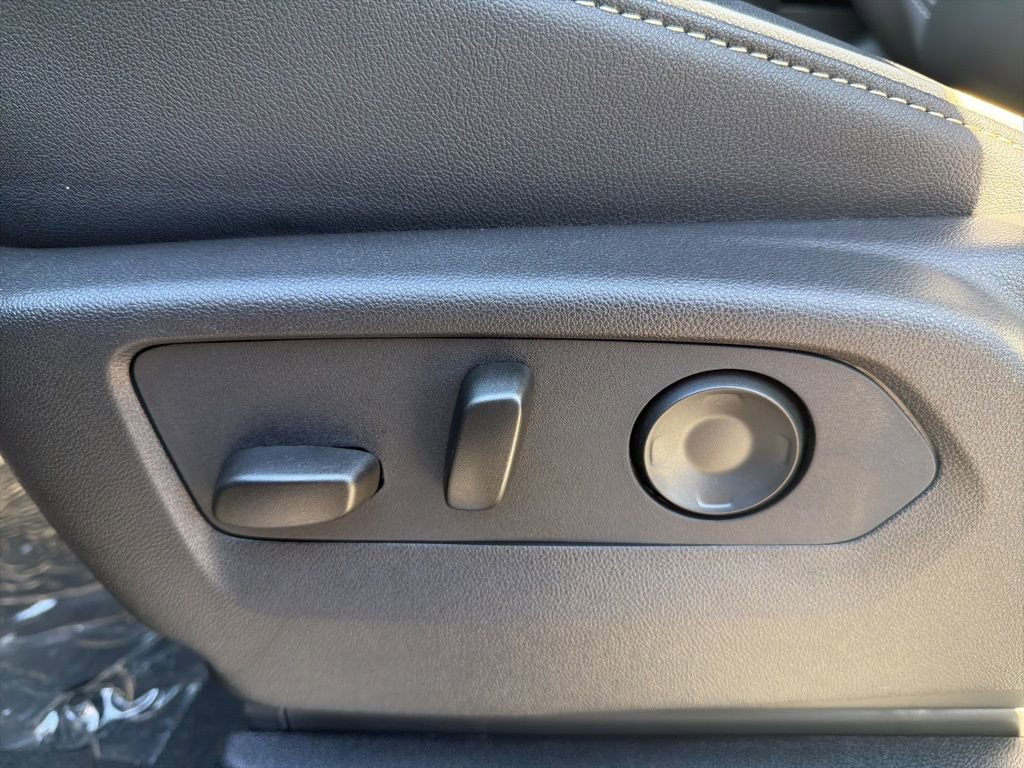 New 2026 Chevrolet Suburban Premier image 17