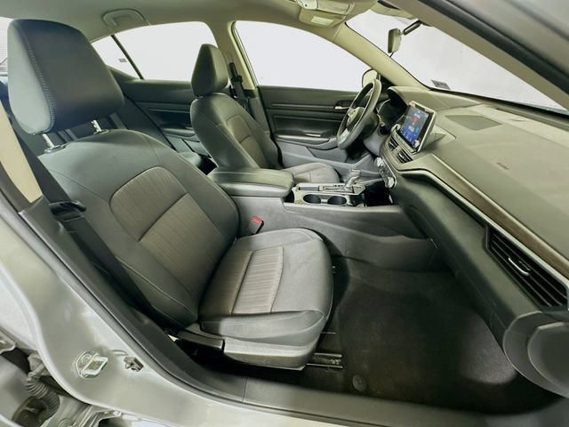 Used 2024 Nissan Altima 2.5 SV FWD image 25