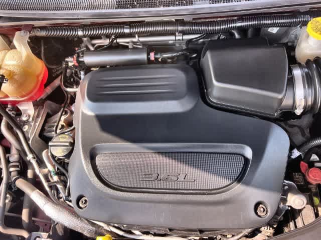 Used 2020 Chrysler Pacifica Touring-L FWD image 10