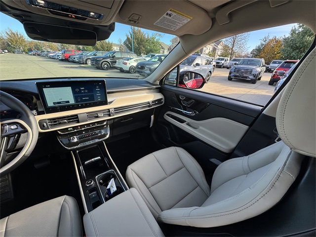 New 2026 Lincoln Corsair Premiere image 18