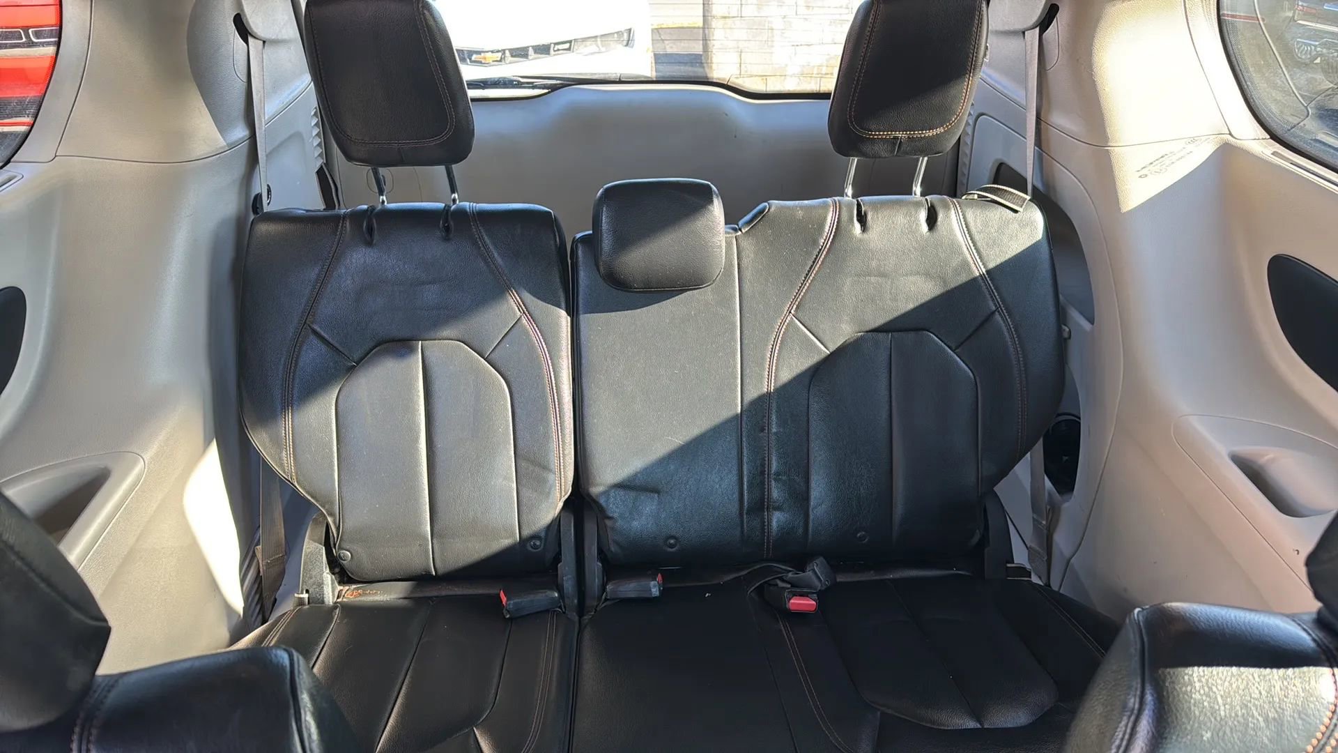 Used 2017 Chrysler Pacifica Touring-L image 10