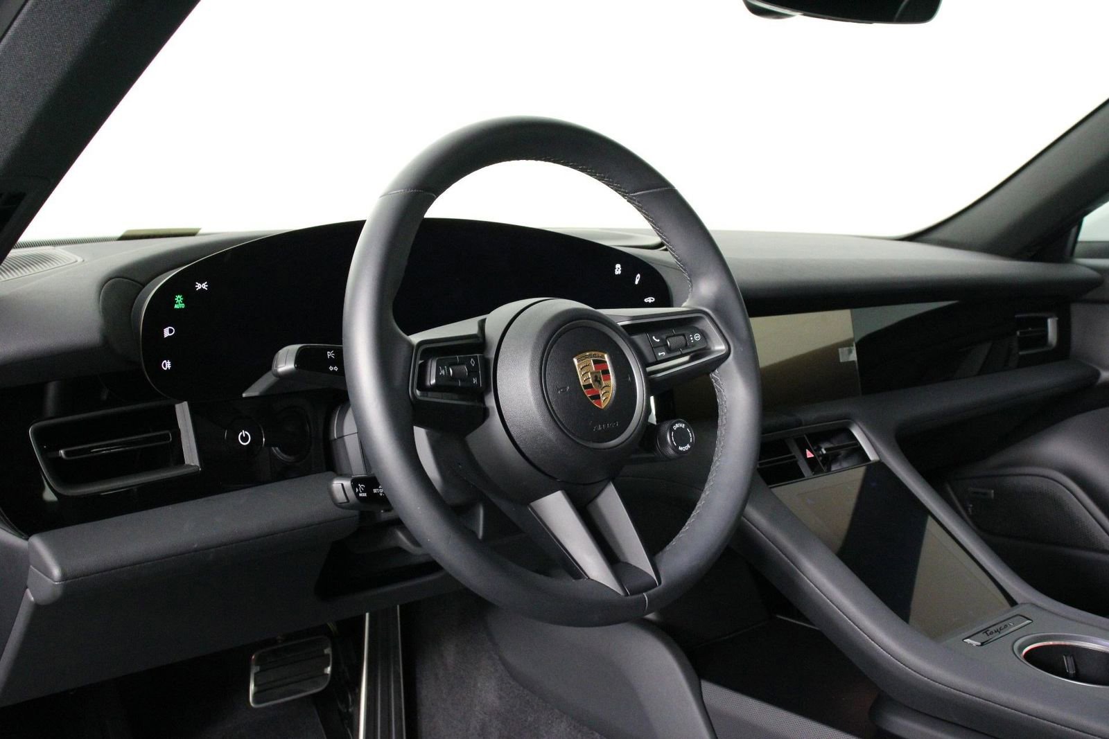 Certified 2025 Porsche Taycan image 4