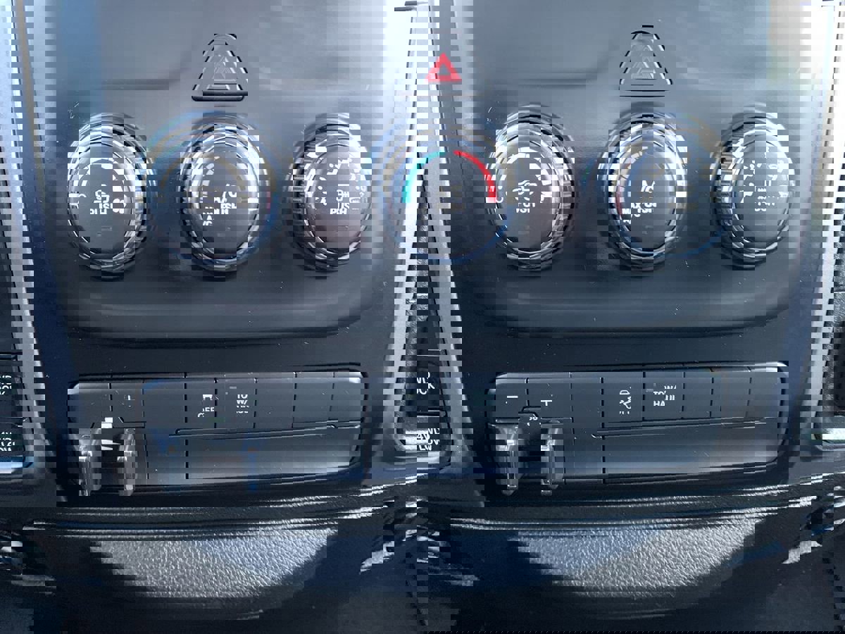 Used 2022 RAM 1500 Classic SLT image 24