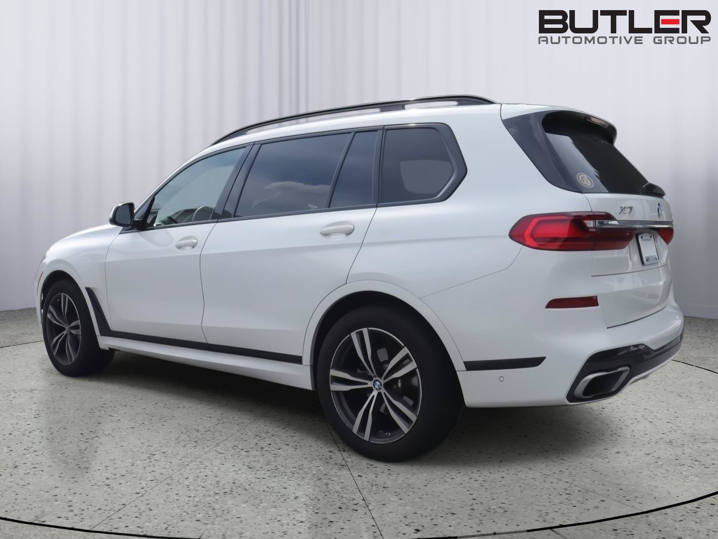 Used 2022 BMW X7 xDrive40i w/ M Sport Package AWD/4WD image 5
