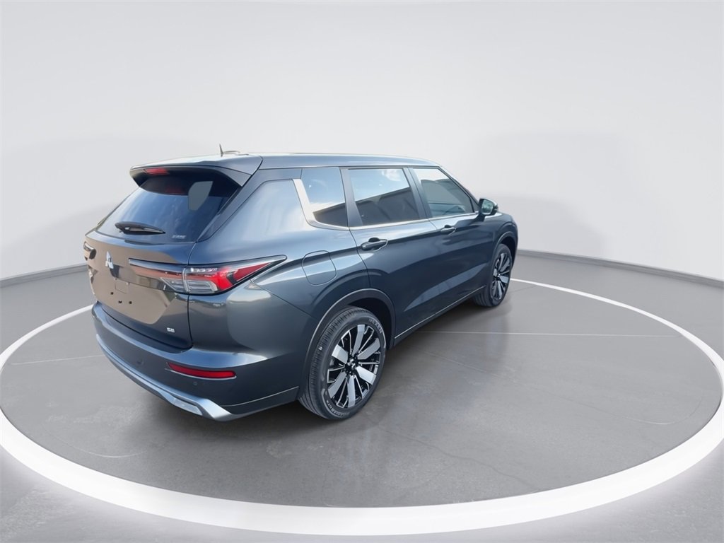 New 2025 Mitsubishi Outlander SE image 8