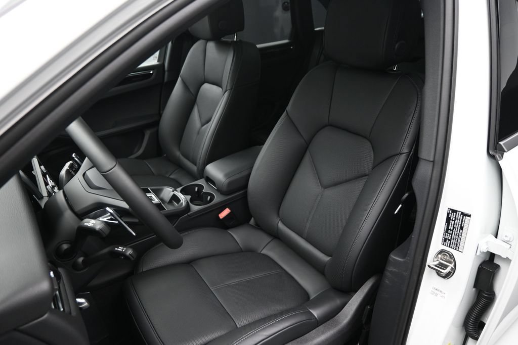 New 2026 Porsche Macan AWD/4WD image 6