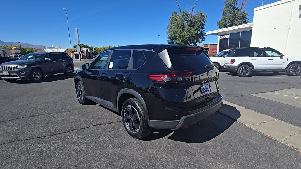 Used 2025 Nissan Rogue SV AWD/4WD image 7