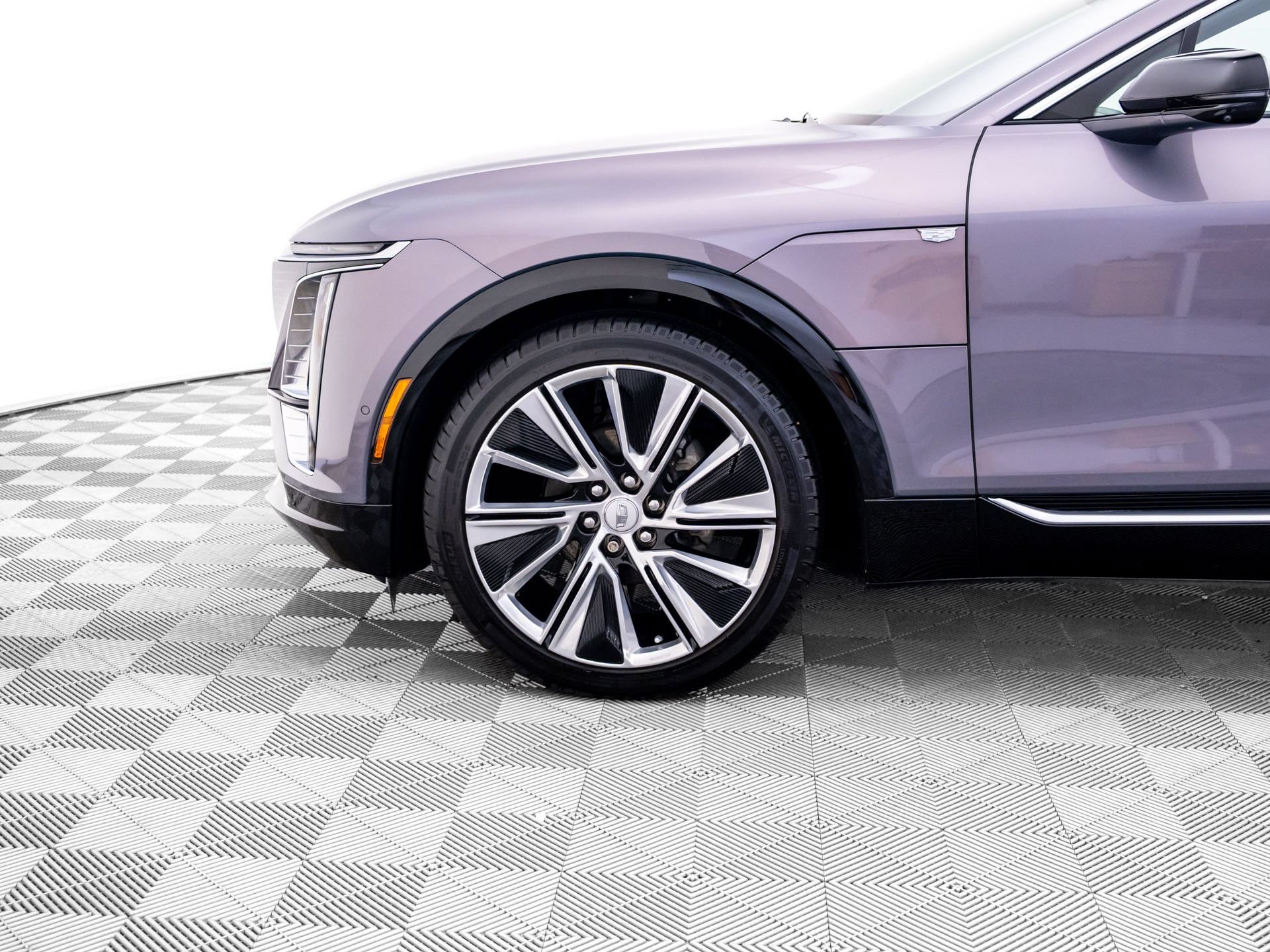 Certified 2025 Cadillac Lyriq Sport w/ LPO, Floor Liner Package AWD/4WD image 40