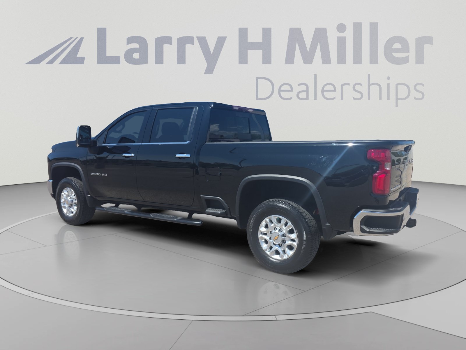 Used 2024 Chevrolet Silverado 2500 LTZ w/ LTZ Convenience Package AWD/4WD image 3