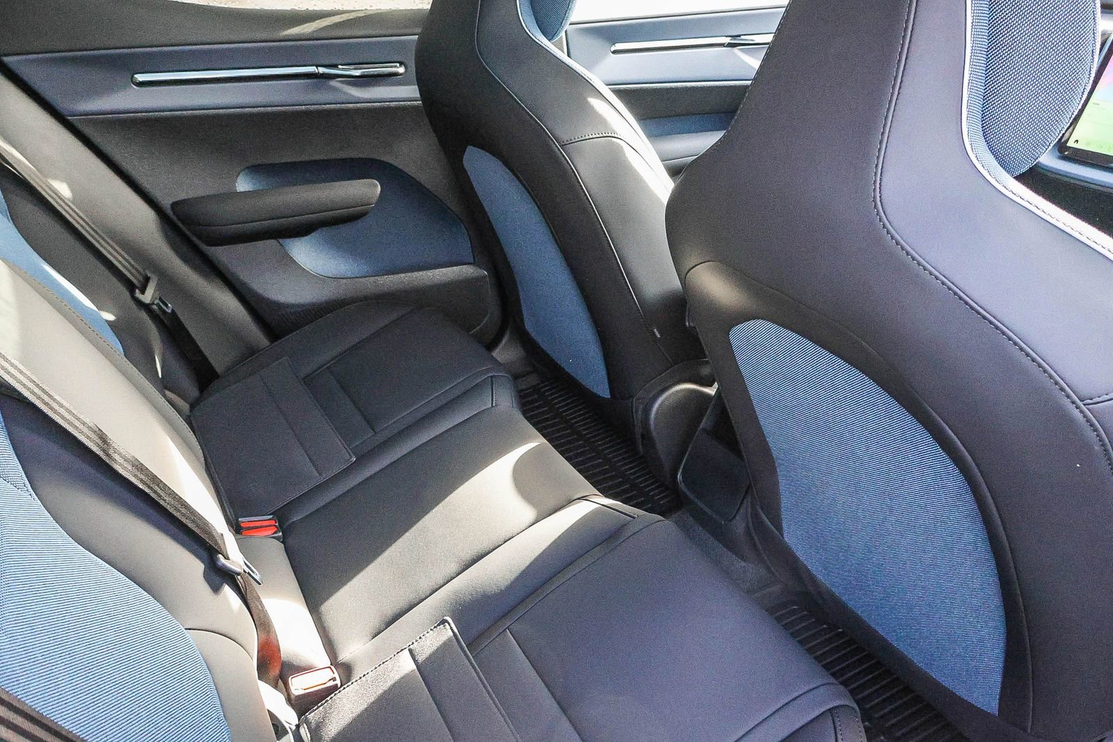 New 2026 Volvo EX30 Plus w/ Climate Package image 19