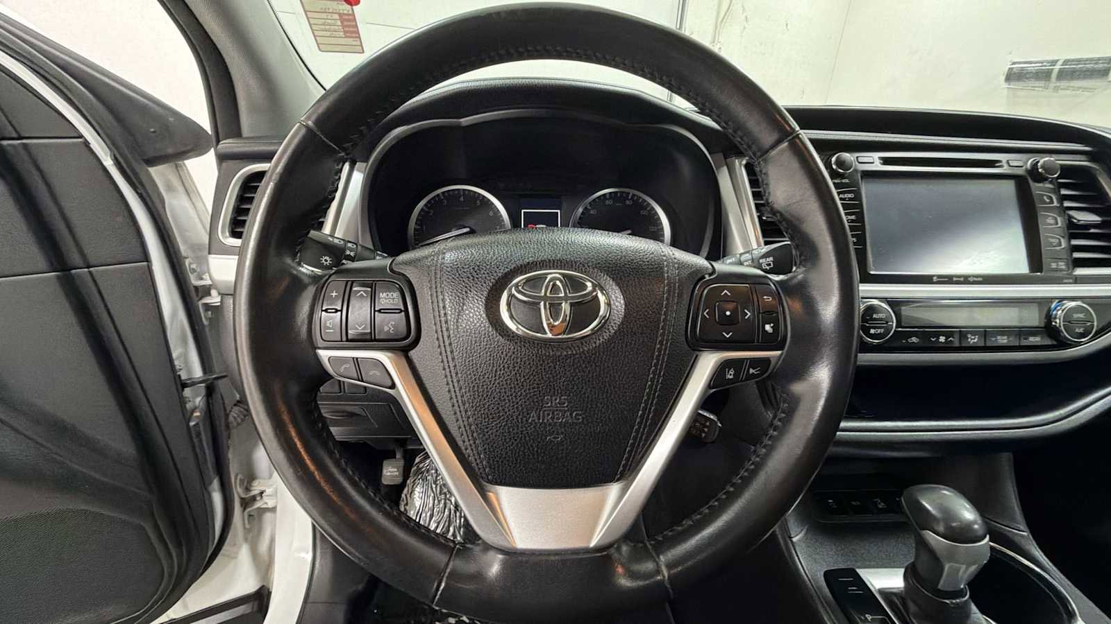 Certified 2017 Toyota Highlander SE AWD/4WD image 16