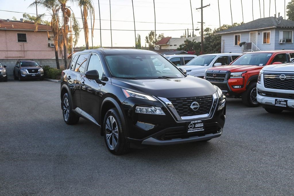 Used 2023 Nissan Rogue SV FWD image 3