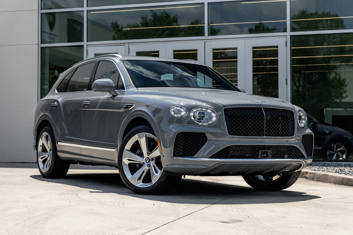 Used 2024 Bentley Bentayga image 3
