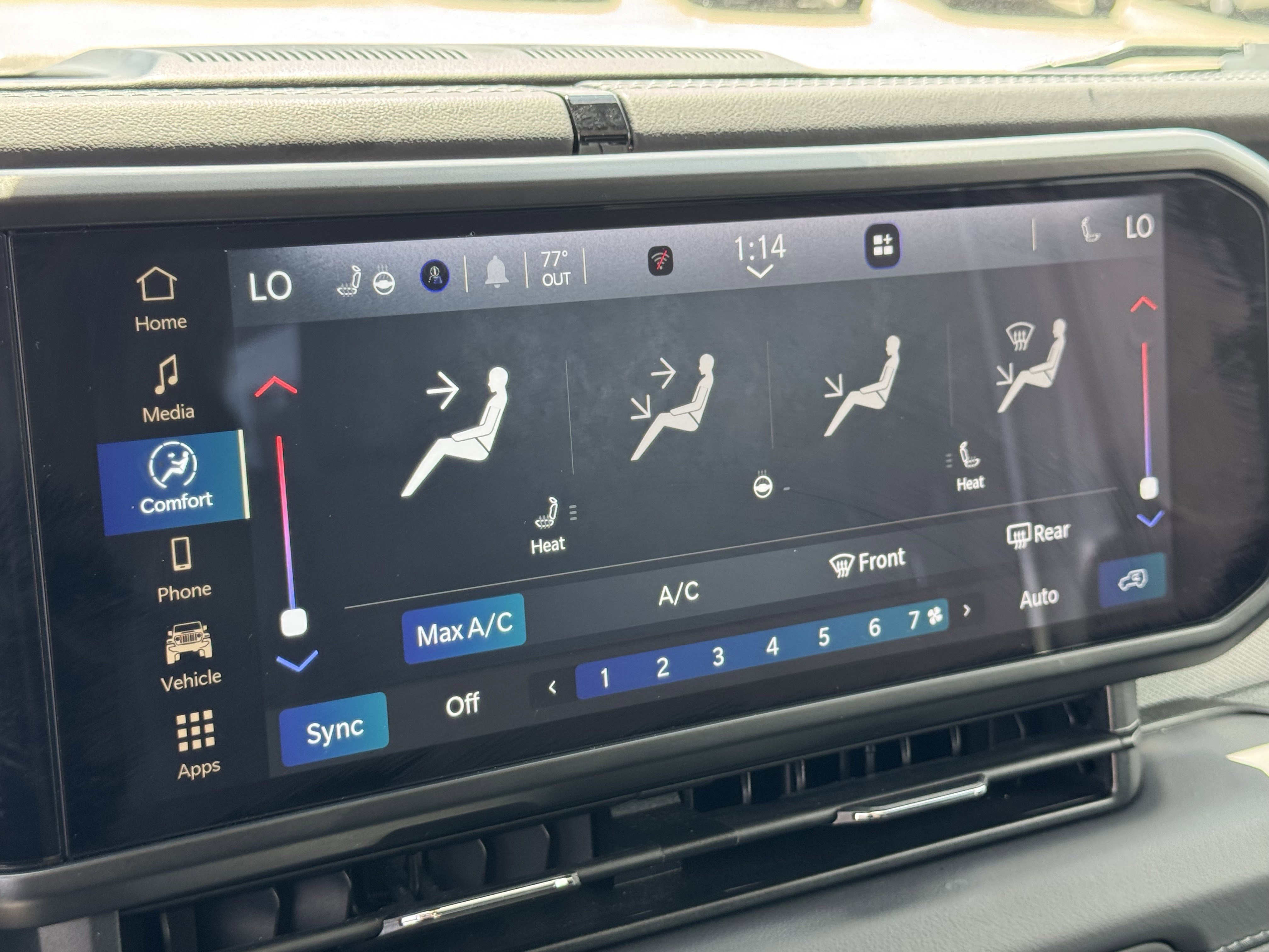 Used 2025 Jeep Wrangler Sahara image 19