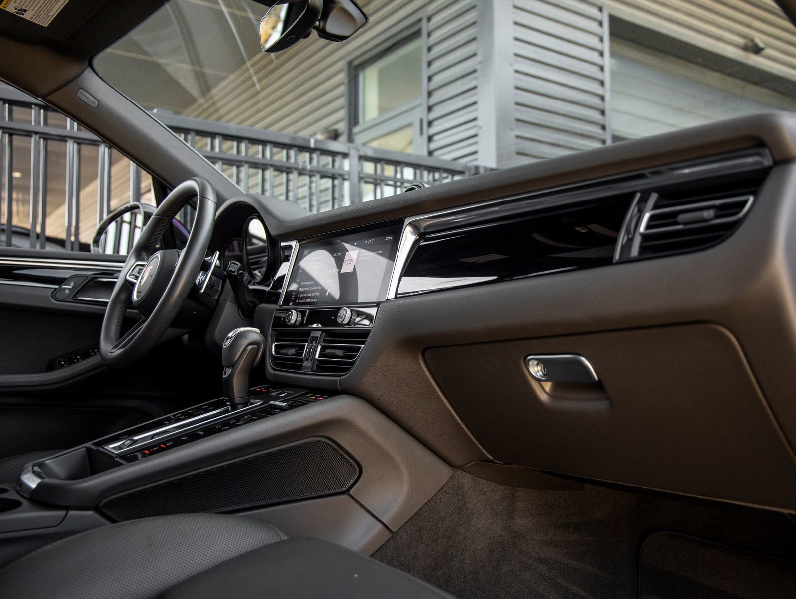 Certified 2022 Porsche Macan AWD/4WD image 47