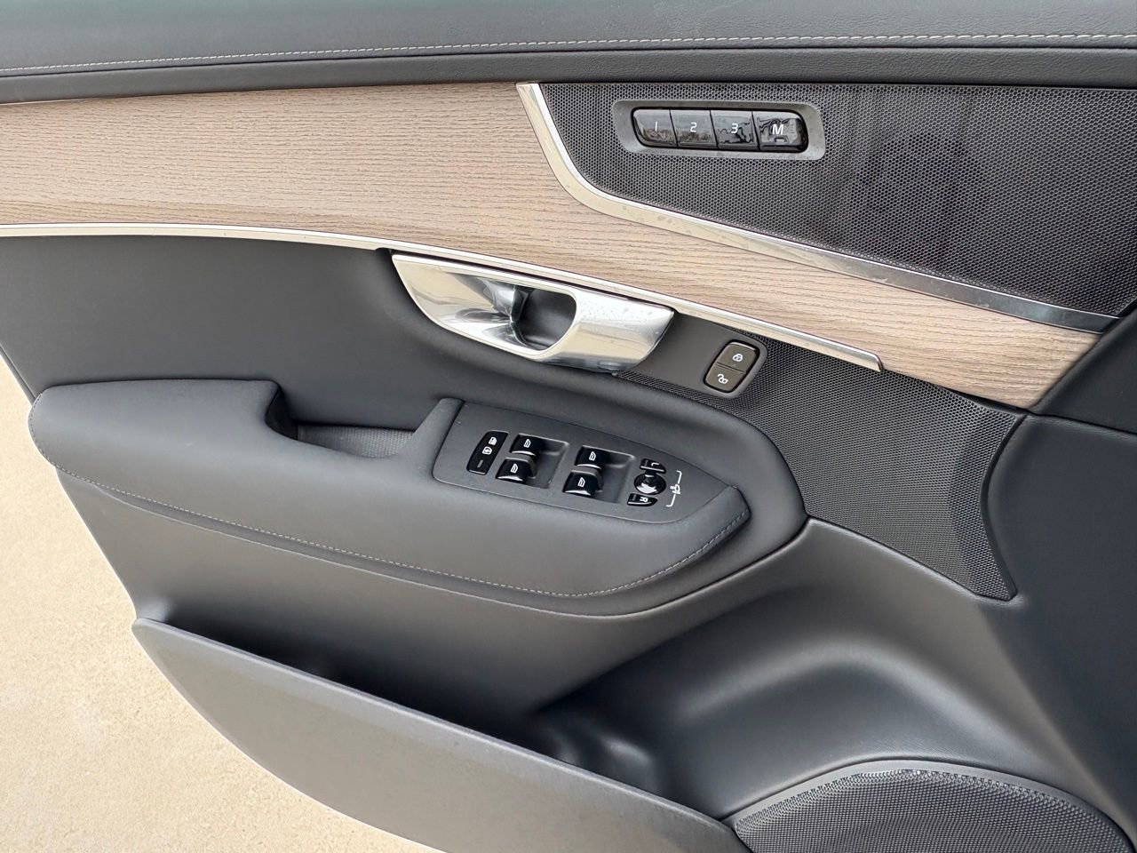 New 2026 Volvo XC90 B6 Core w/ Protection Package Premier image 17