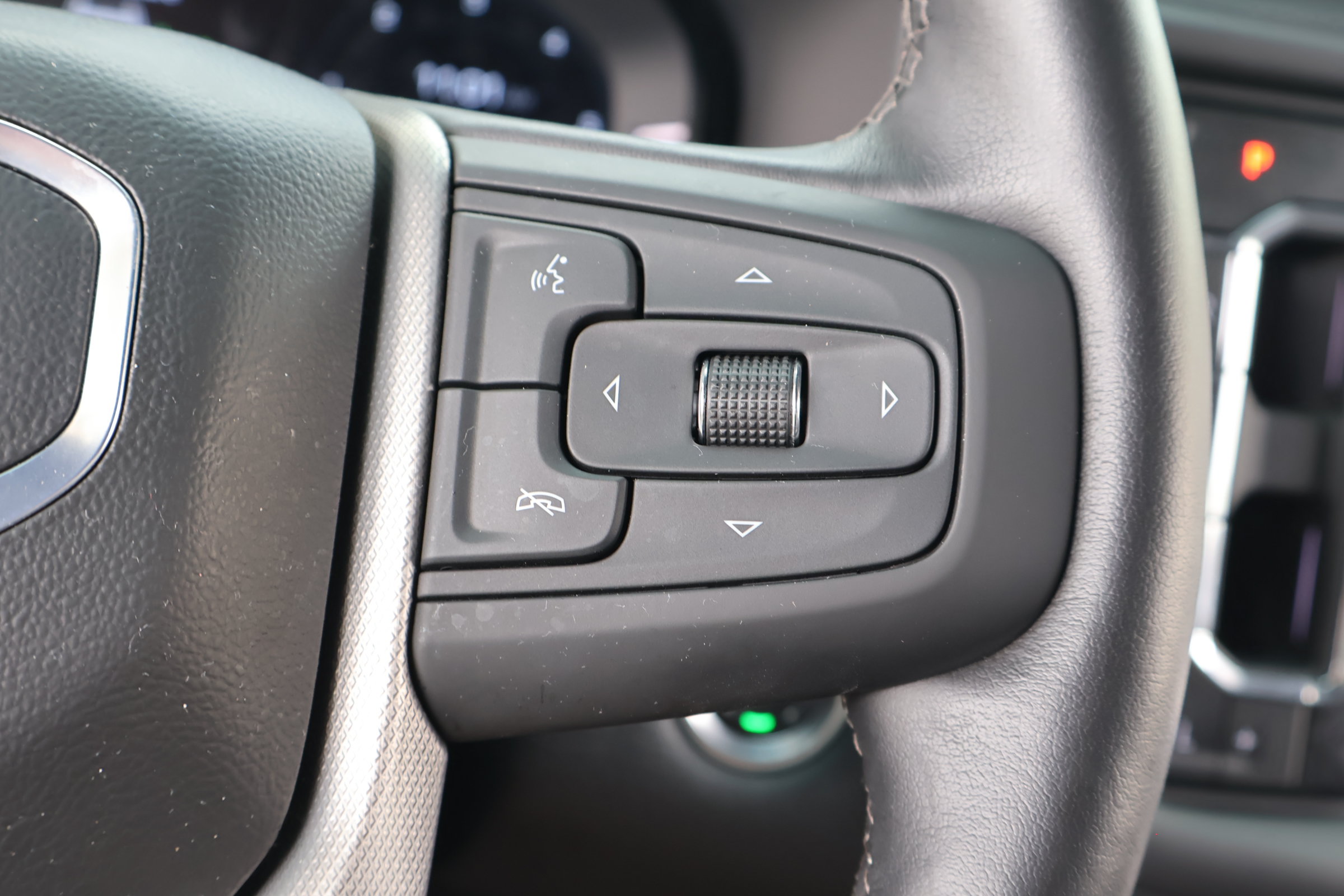 Used 2024 GMC Yukon Denali w/ Advanced Technology Package AWD/4WD image 29
