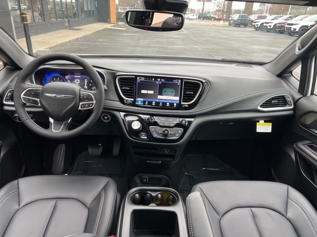 New 2026 Chrysler Pacifica Select image 21