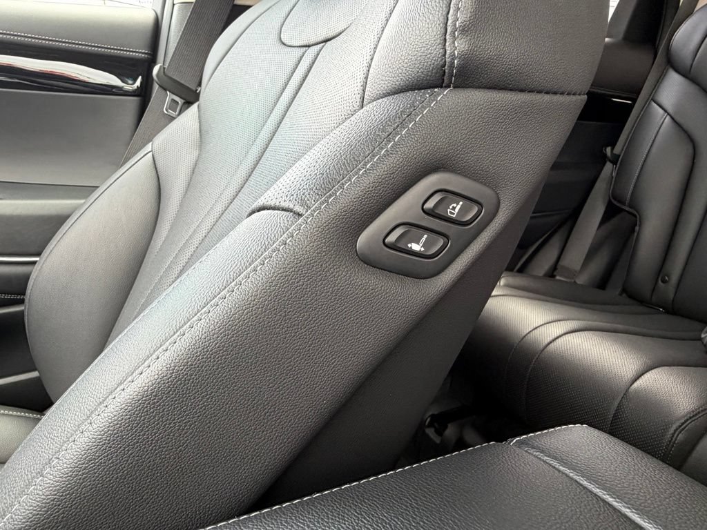 Used 2025 Genesis GV80 2.5T Standard AWD/4WD image 36