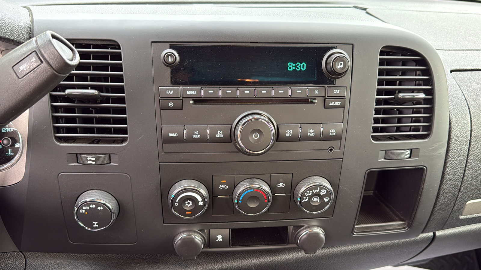 Used 2009 Chevrolet Silverado 1500 LT w/ Power Pack Plus AWD/4WD image 10