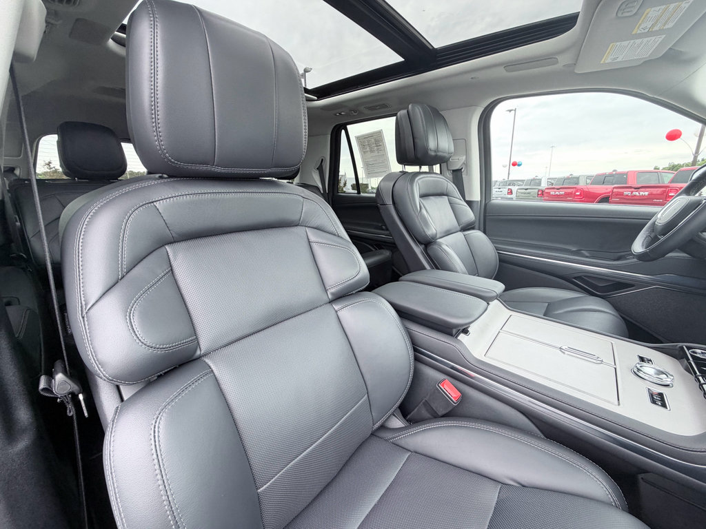 Used 2026 Lincoln Navigator Reserve AWD/4WD image 27