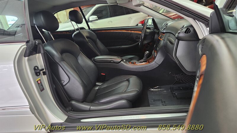 Used 2005 Mercedes-Benz CLK 320 Cabriolet image 12