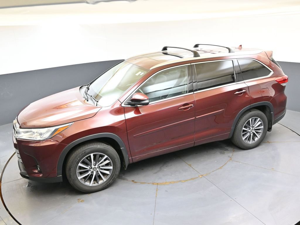 Used 2018 Toyota Highlander XLE AWD/4WD image 38