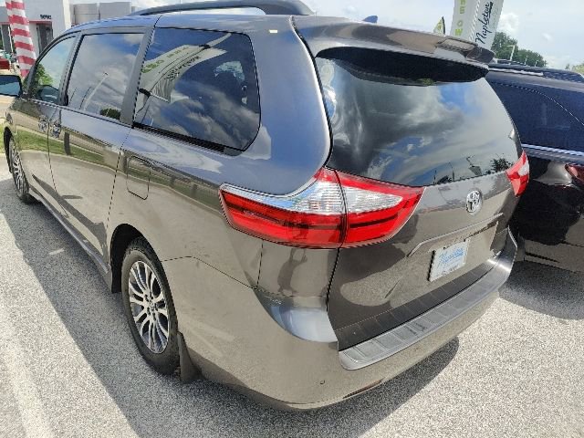 Used 2019 Toyota Sienna XLE w/ XLE Navigation Package FWD image 9
