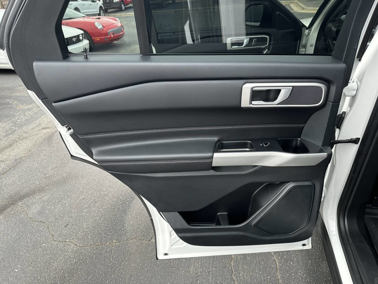 Used 2024 Ford Explorer XLT w/ Equipment Group 202A image 14