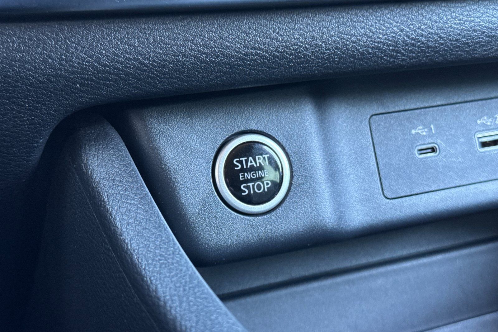 Used 2023 Nissan Rogue SV image 21