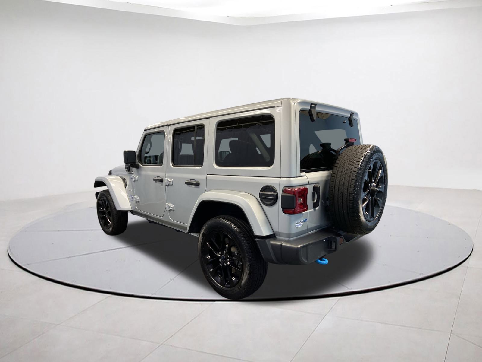 Used 2024 Jeep Wrangler Sahara image 4