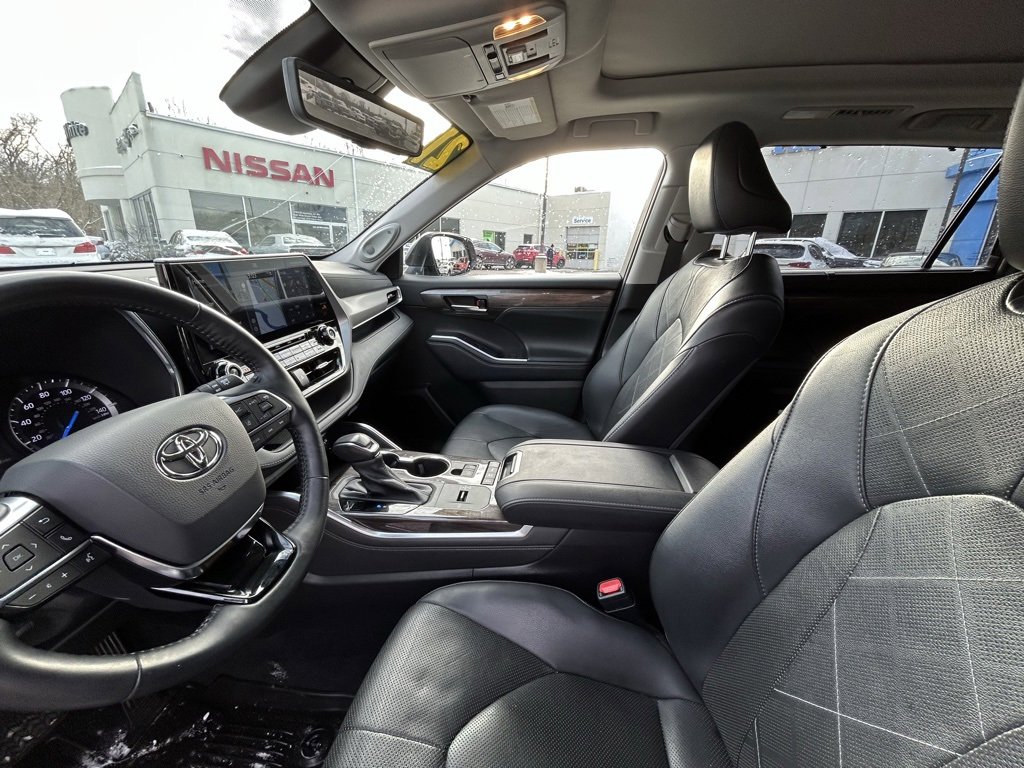 Used 2021 Toyota Highlander Platinum image 4