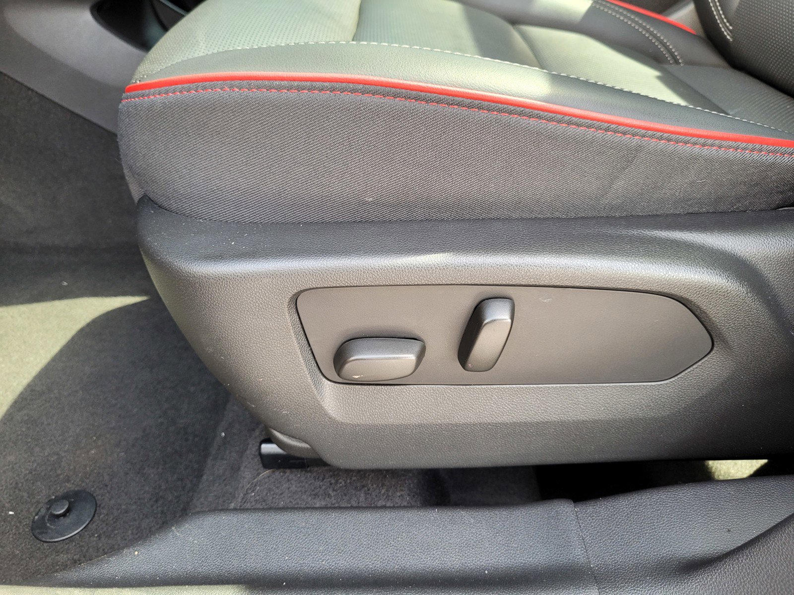Used 2023 Buick Envision Essence w/ Sport Touring Package FWD image 11