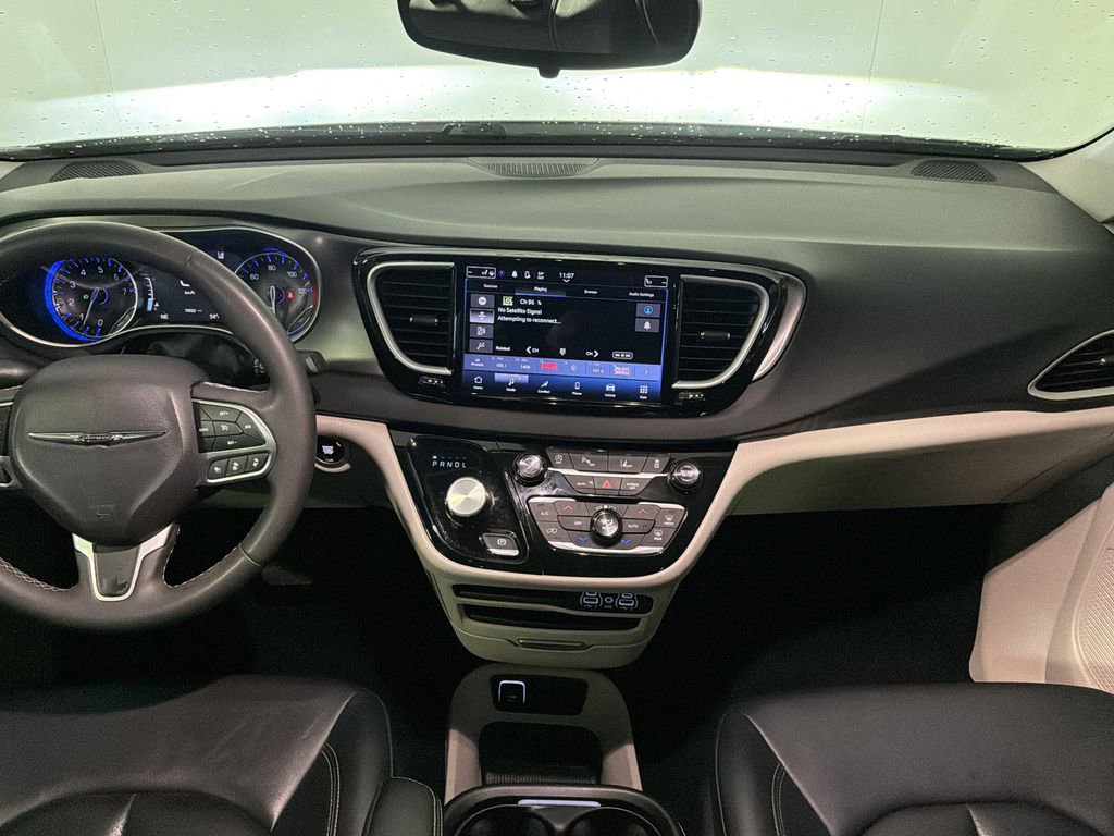 Used 2024 Chrysler Pacifica Touring-L image 30