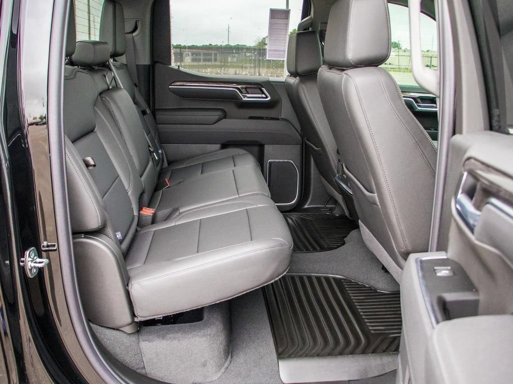 Used 2025 Chevrolet Silverado 1500 LTZ AWD/4WD image 41