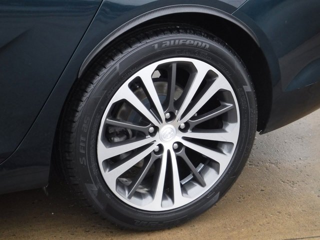 Used 2019 Buick Regal Preferred image 3