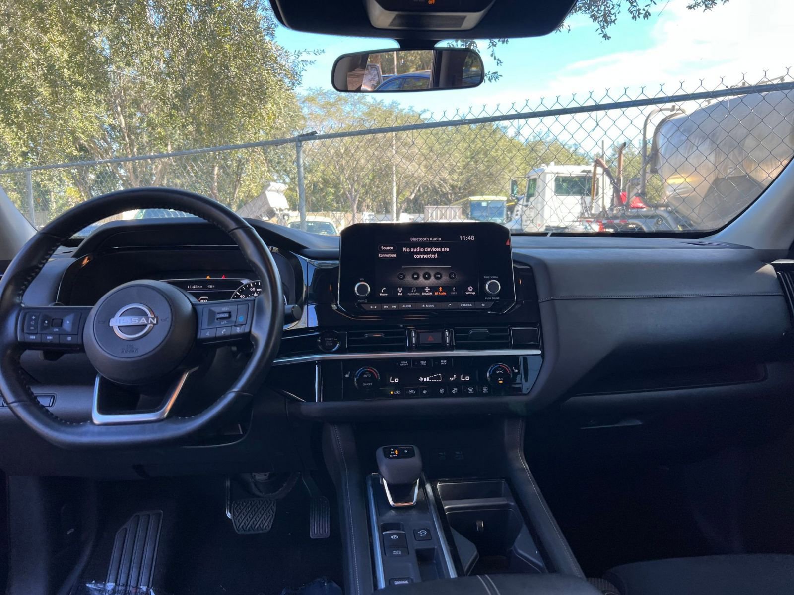 Used 2025 Nissan Pathfinder SV image 27