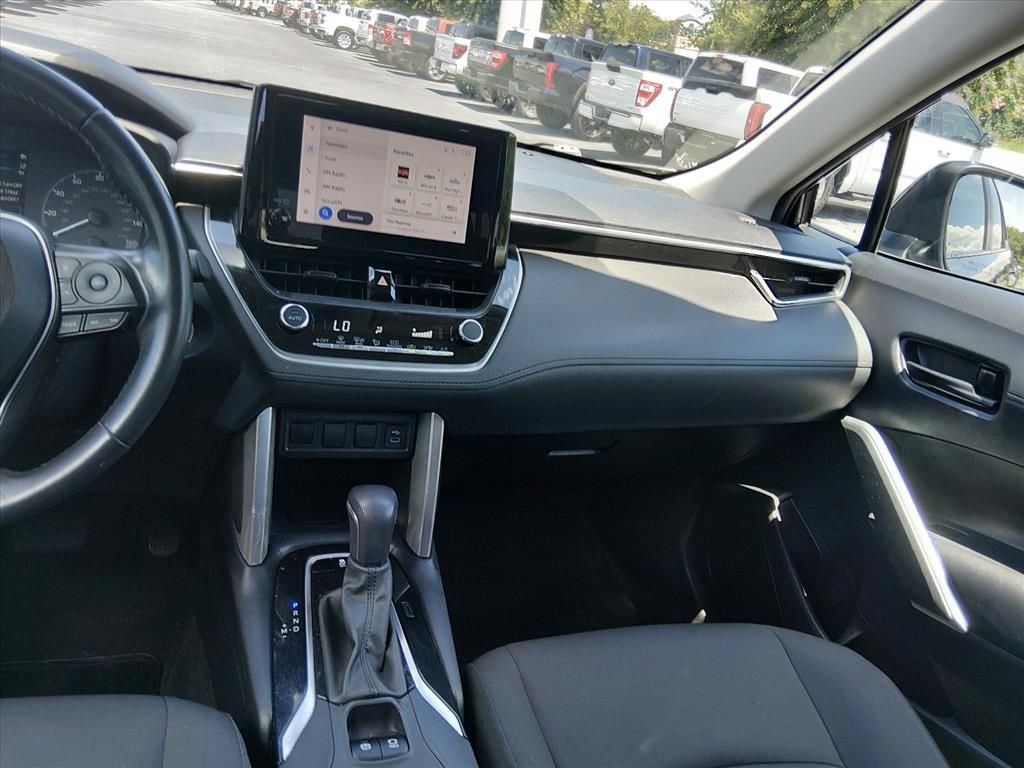 Used 2023 Toyota Corolla Cross LE FWD image 12