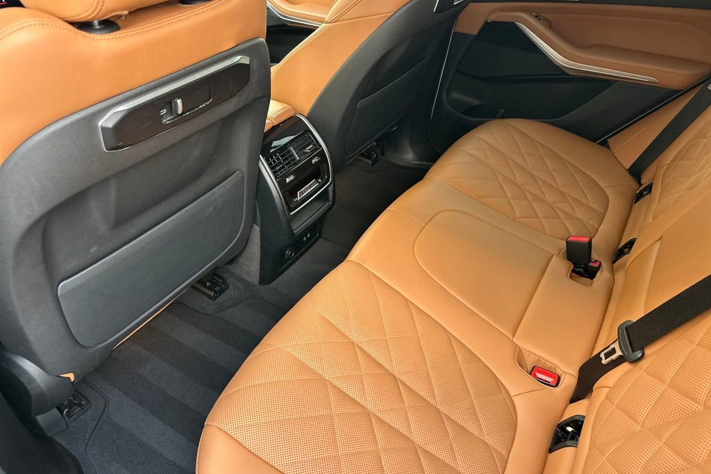 Used 2024 BMW X5 sDrive40i w/ M Sport Package image 12