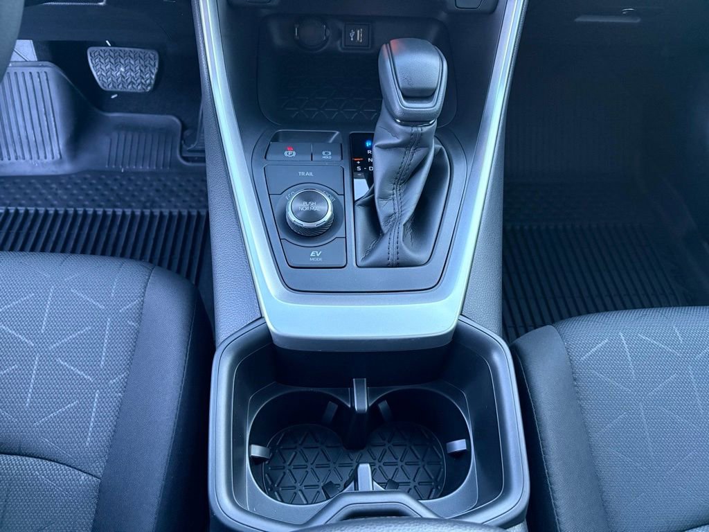 Used 2025 Toyota RAV4 XLE image 20