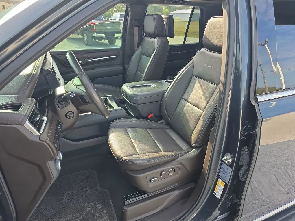 Used 2021 GMC Yukon Denali w/ LPO, Illumination Package image 9