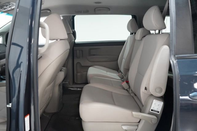 Used 2017 Kia Sedona LX image 32