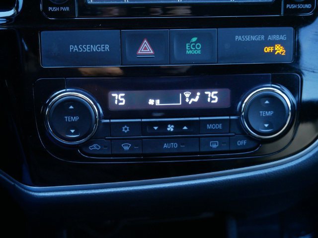 Used 2016 Mitsubishi Outlander SEL AWD/4WD image 19