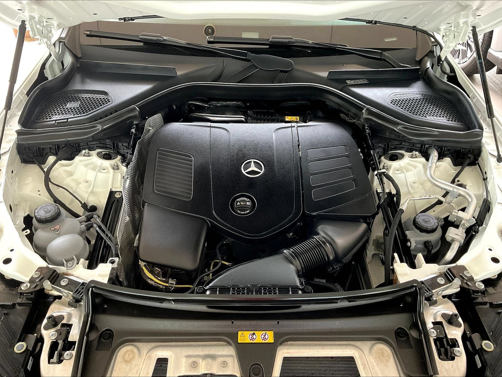 Used 2024 Mercedes-Benz GLC 300 4MATIC image 31