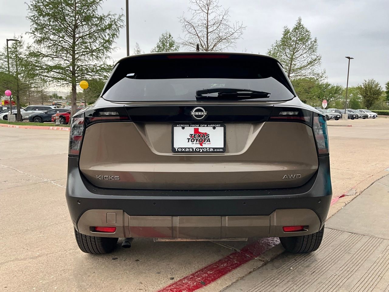 Used 2025 Nissan Kicks SV image 7