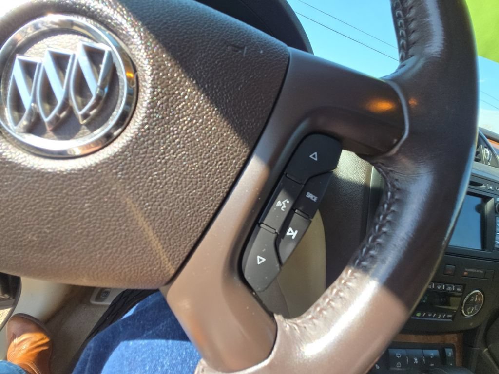 Used 2008 Buick Enclave CXL w/ Entertainment Package #3 FWD image 25