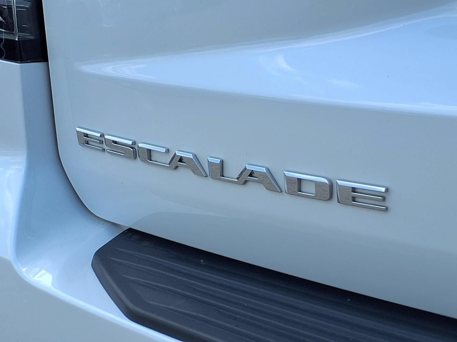 Used 2024 Cadillac Escalade Premium Luxury w/ LPO, Floor Liner Package AWD/4WD image 11